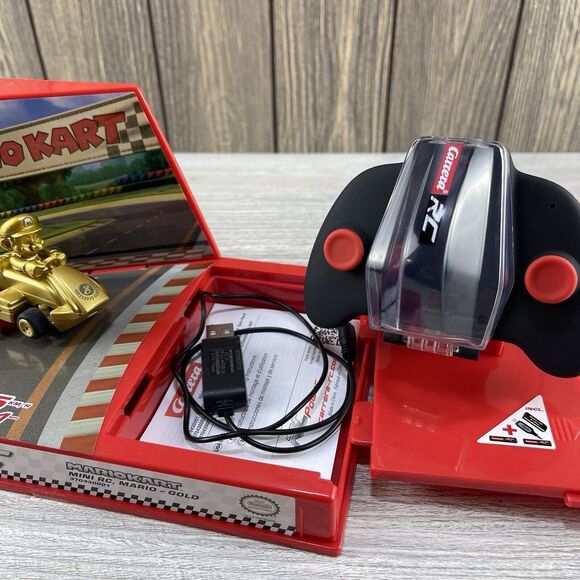 Mario Kart Carrera RC 1 50 Scale Mini Remote Control Car MARIO GOLD CHASE - Picture 13 of 16